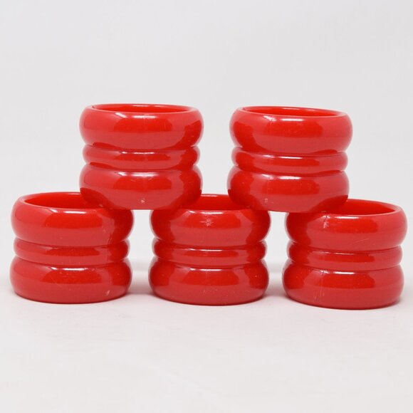 Vintage Napkin Rings Plastic Red Festive Set of 5 Granny Chic Diner Holiday Xmas - Picture 1 of 9